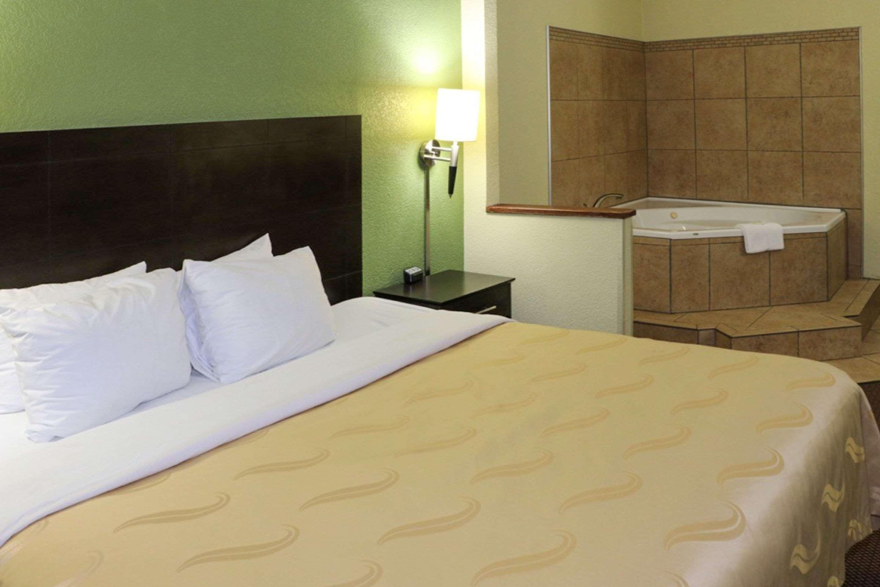 Quality Inn East Евансвіл Екстер'єр фото